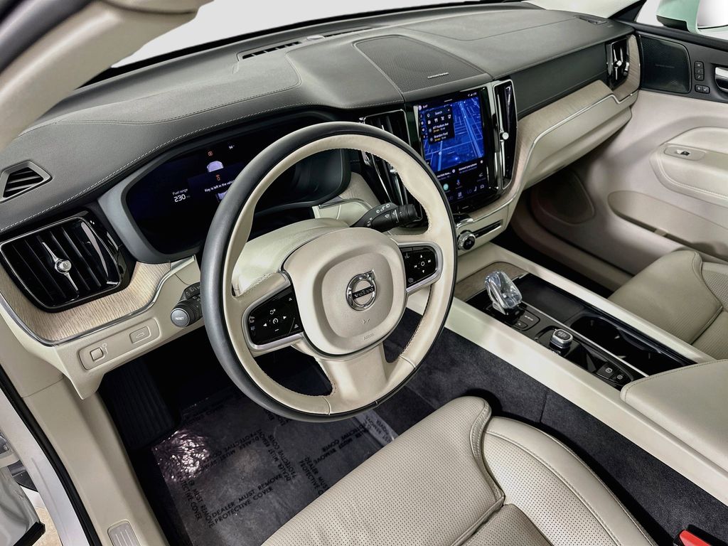 Thumbnail: 2022 Volvo XC60 - 2