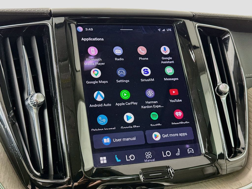 Thumbnail: 2022 Volvo XC60 - 16