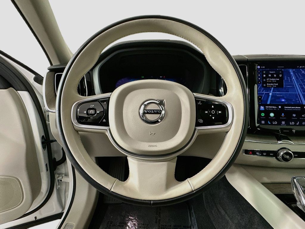 Thumbnail: 2022 Volvo XC60 - 15