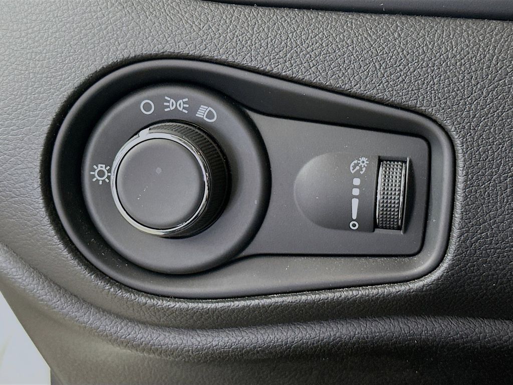 Thumbnail: 2023 Jeep Renegade - 26
