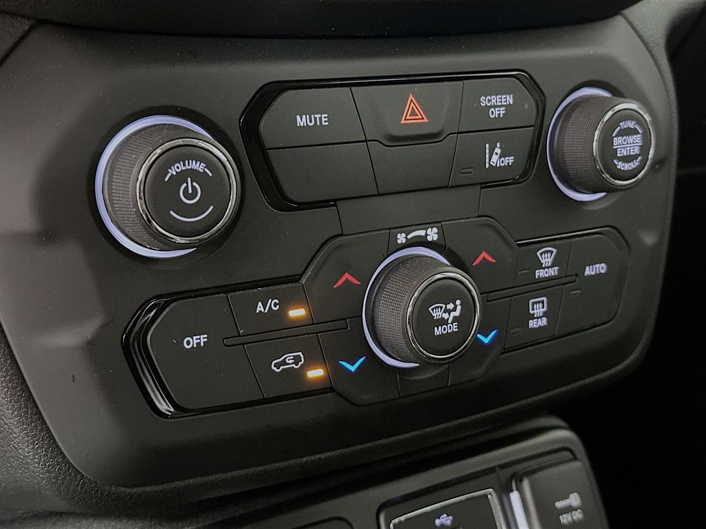 Thumbnail: 2023 Jeep Renegade - 22