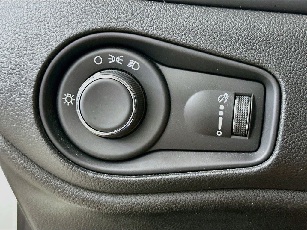 Thumbnail: 2023 Jeep Renegade - 26