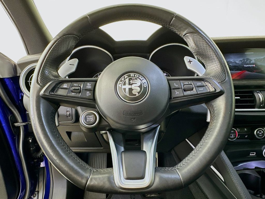Thumbnail: 2022 Alfa Romeo Stelvio - 14