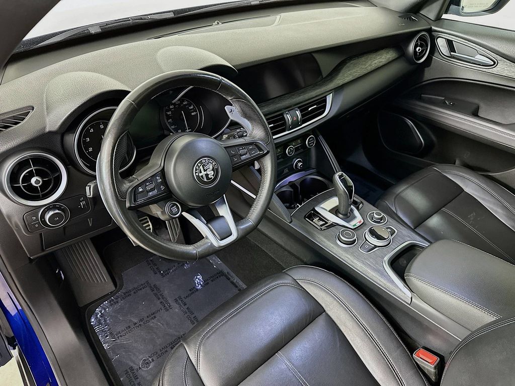 Thumbnail: 2022 Alfa Romeo Stelvio - 2