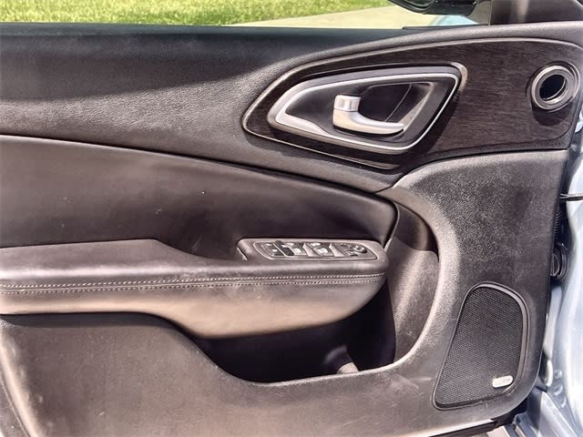 Thumbnail: 2015 Chrysler 200 - 30