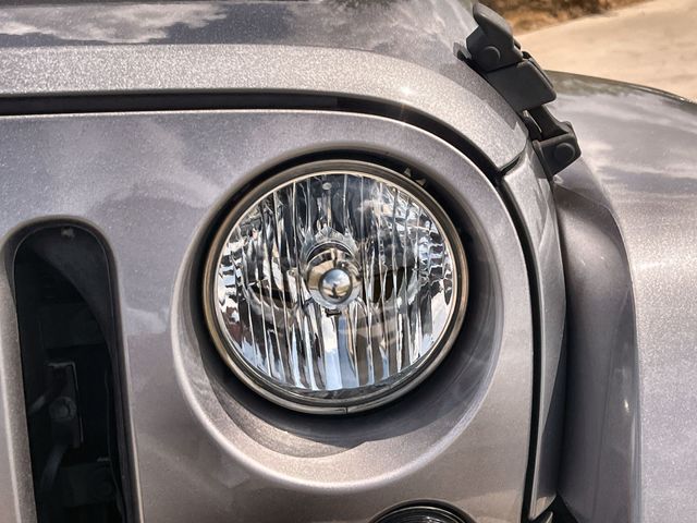 Thumbnail: 2016 Jeep Wrangler - 24