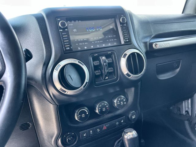 Thumbnail: 2016 Jeep Wrangler - 22