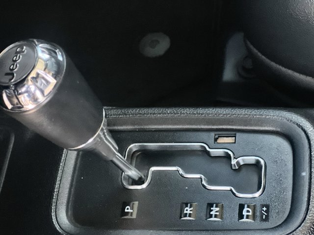 Thumbnail: 2016 Jeep Wrangler - 12