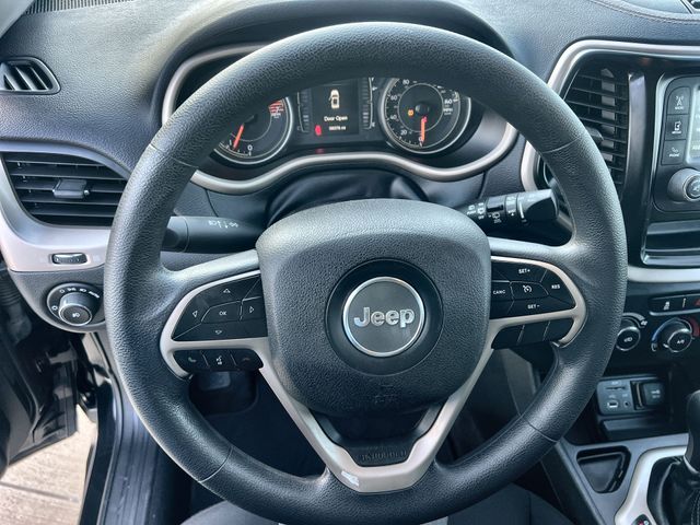 Thumbnail: 2018 Jeep Cherokee - 14