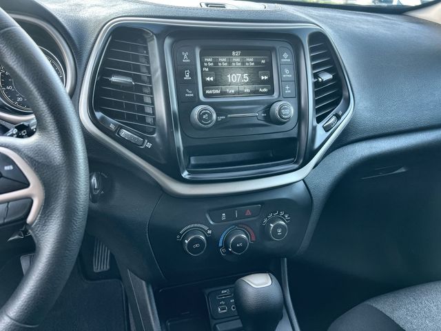 Thumbnail: 2018 Jeep Cherokee - 15