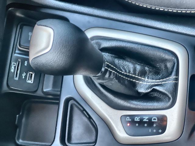 Thumbnail: 2018 Jeep Cherokee - 16