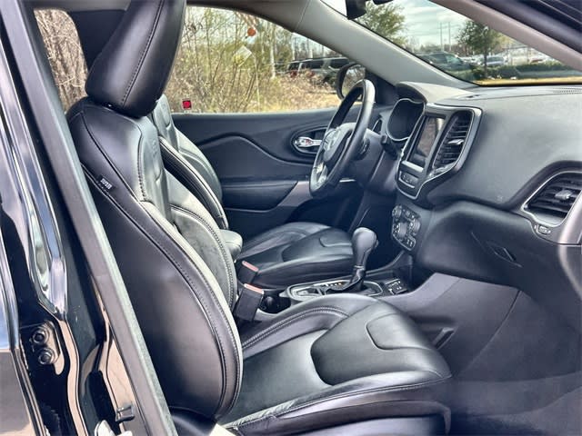 Thumbnail: 2021 Jeep Cherokee - 21