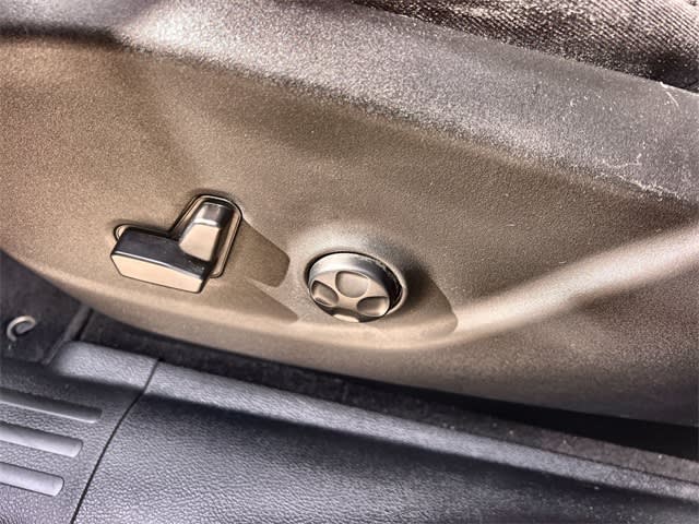 Thumbnail: 2021 Jeep Cherokee - 31