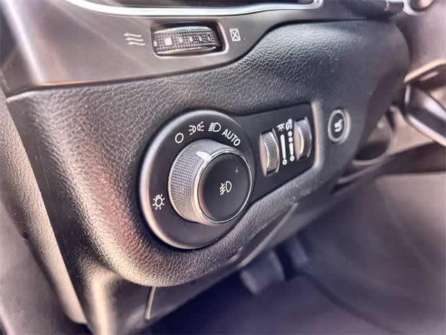 Thumbnail: 2021 Jeep Cherokee - 29