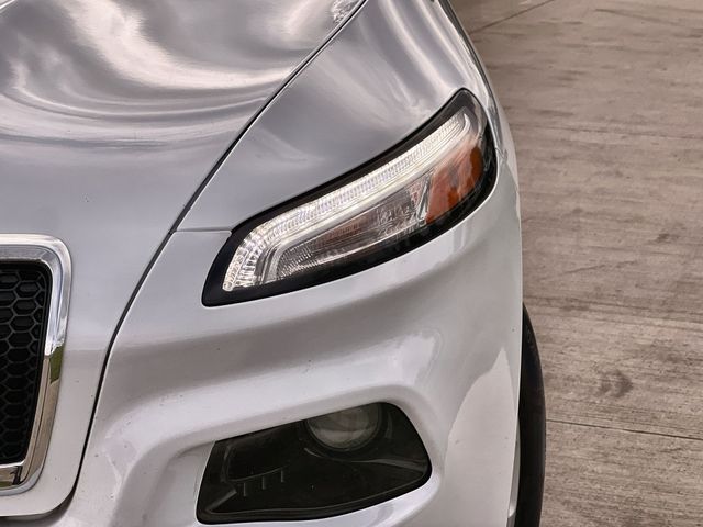 Thumbnail: 2017 Jeep Cherokee - 24
