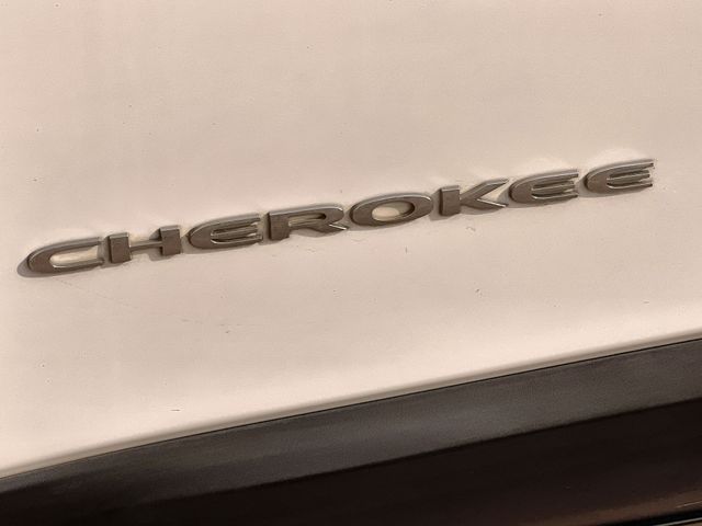 Thumbnail: 2017 Jeep Cherokee - 7