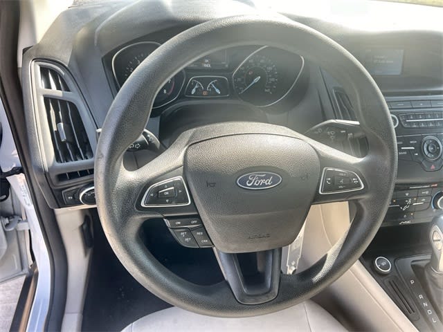 2015 Ford Focus SE 10