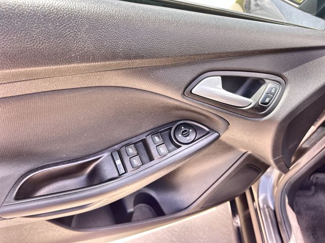 Thumbnail: 2017 Ford Focus - 29