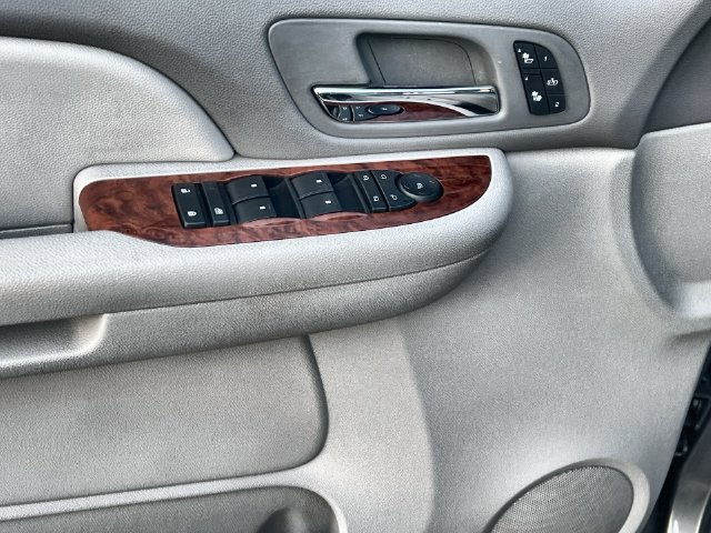 Thumbnail: 2008 Chevrolet Tahoe - 29