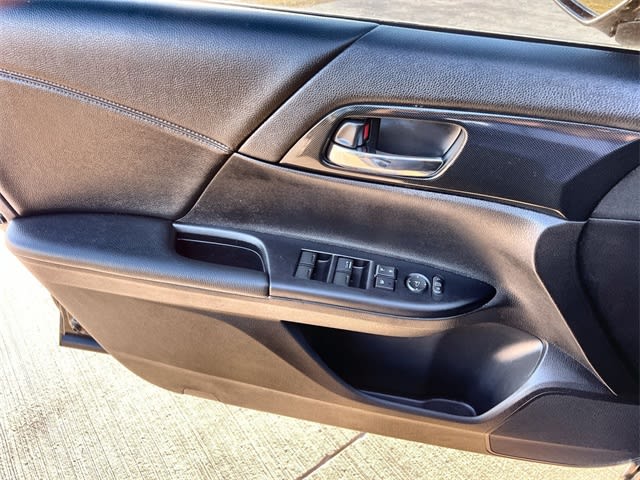 Thumbnail: 2015 Honda Accord - 30