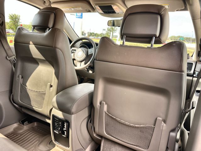 Thumbnail: 2011 Jeep Grand Cherokee - 22