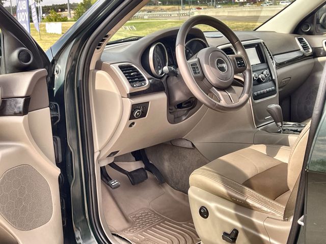 Thumbnail: 2011 Jeep Grand Cherokee - 11
