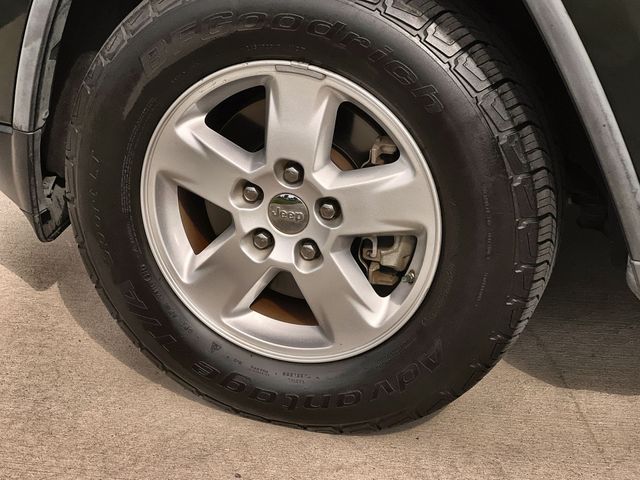 Thumbnail: 2011 Jeep Grand Cherokee - 8