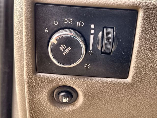 Thumbnail: 2011 Jeep Grand Cherokee - 29