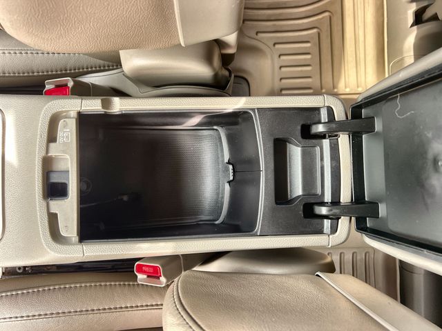 Thumbnail: 2011 Jeep Grand Cherokee - 27