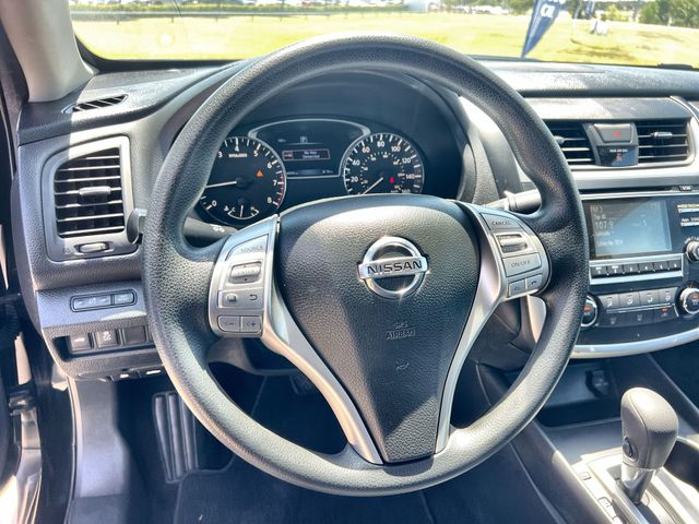 Thumbnail: 2016 Nissan Altima - 14