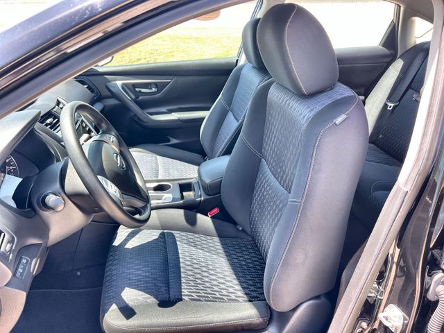 Thumbnail: 2016 Nissan Altima - 11
