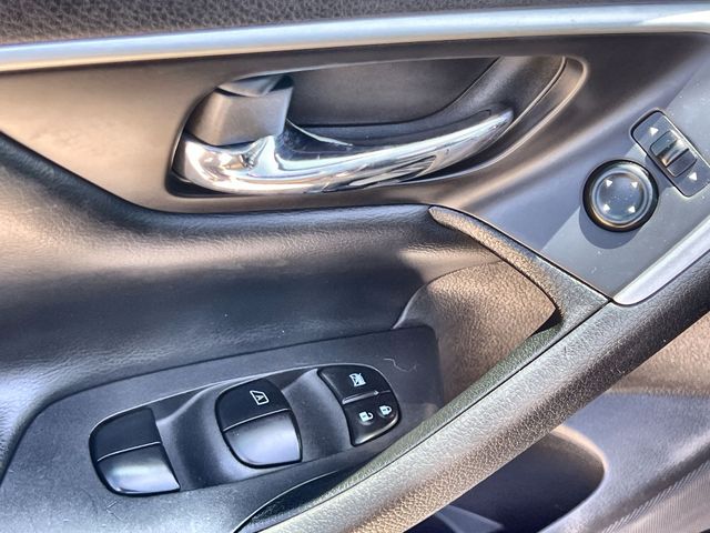 Thumbnail: 2016 Nissan Altima - 30
