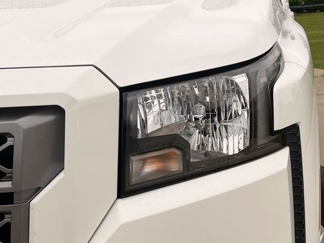 Thumbnail: 2024 Nissan Frontier - 24