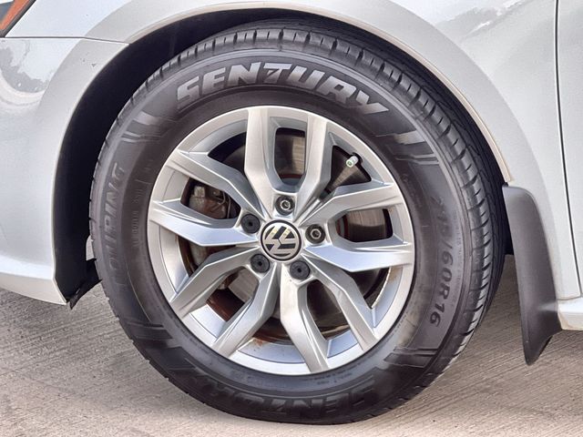 Thumbnail: 2016 Volkswagen Passat - 7