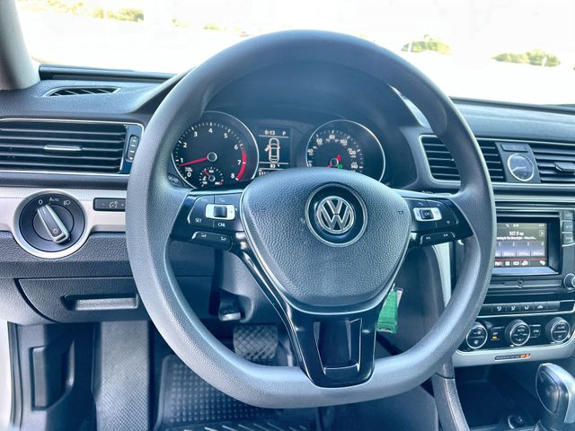 Thumbnail: 2016 Volkswagen Passat - 9
