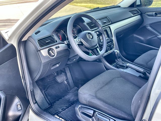Thumbnail: 2016 Volkswagen Passat - 10