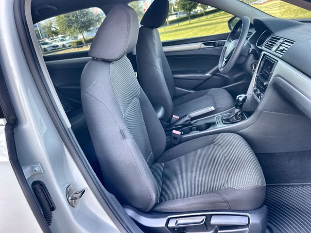 Thumbnail: 2016 Volkswagen Passat - 21