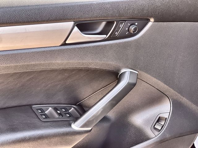Thumbnail: 2021 Volkswagen Passat - 30