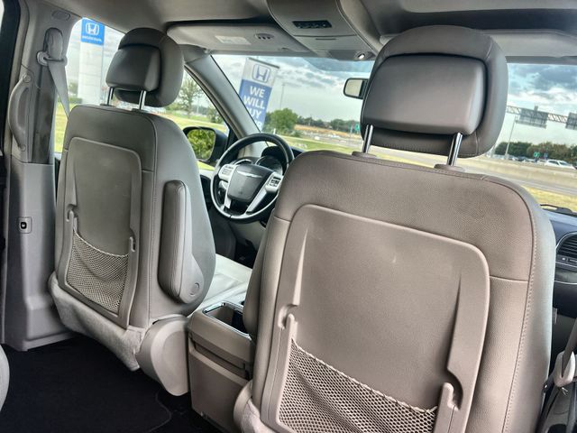 Thumbnail: 2015 Chrysler Town & Country - 12