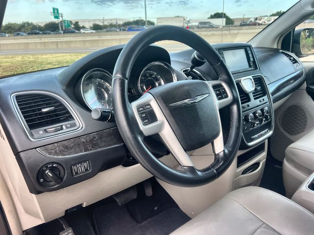 Thumbnail: 2015 Chrysler Town & Country - 2