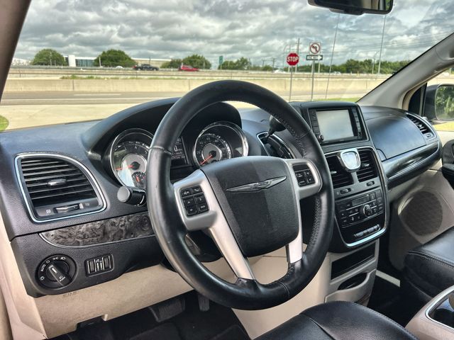 Thumbnail: 2015 Chrysler Town & Country - 2