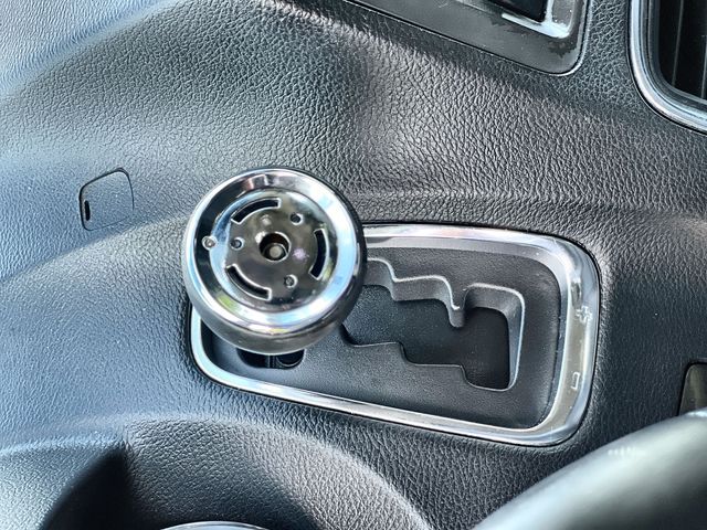 Thumbnail: 2015 Chrysler Town & Country - 17