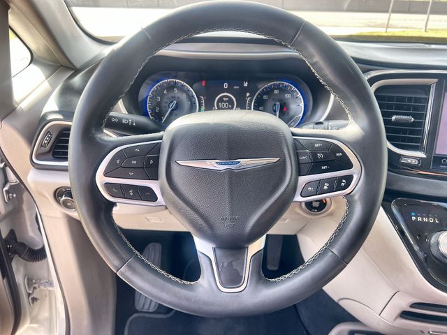 Thumbnail: 2023 Chrysler Pacifica - 10
