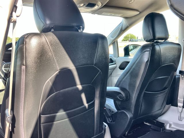 Thumbnail: 2020 Chrysler Voyager - 13