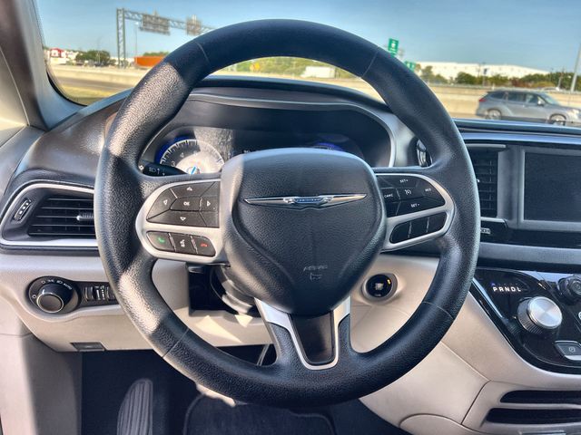 Thumbnail: 2020 Chrysler Voyager - 10