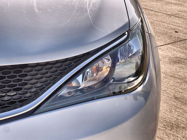 Thumbnail: 2020 Chrysler Voyager - 25