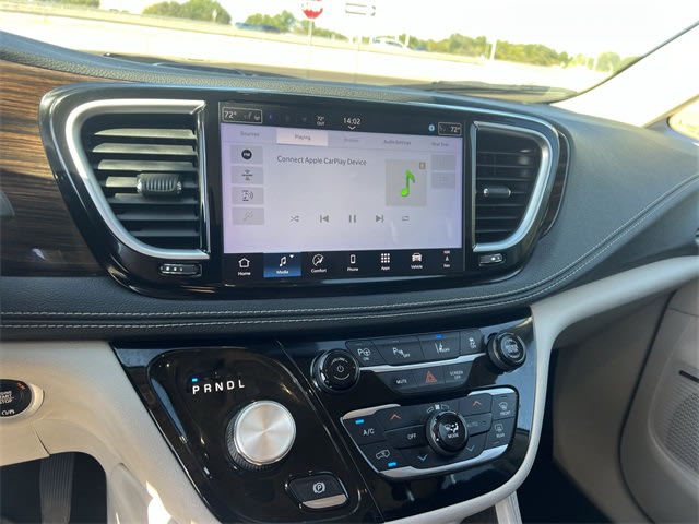 Thumbnail: 2021 Chrysler Pacifica - 14