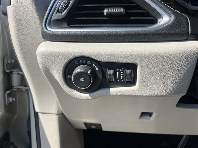 Thumbnail: 2021 Chrysler Pacifica - 29