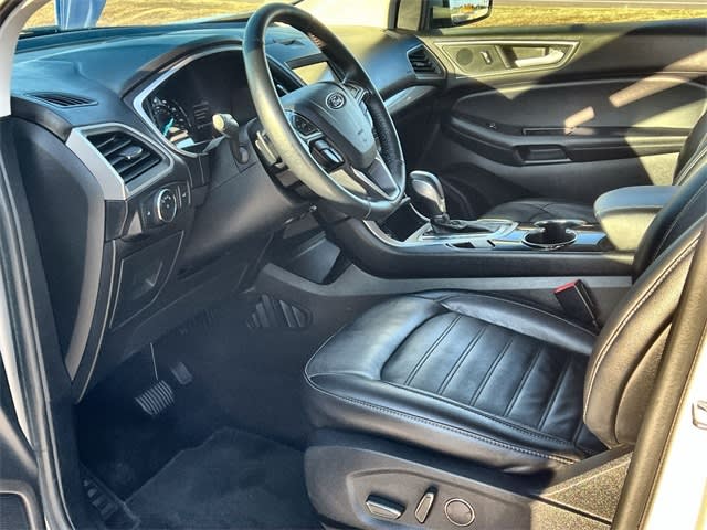 Thumbnail: 2017 Ford Edge - 11