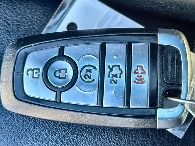 Thumbnail: 2017 Ford Edge - 17